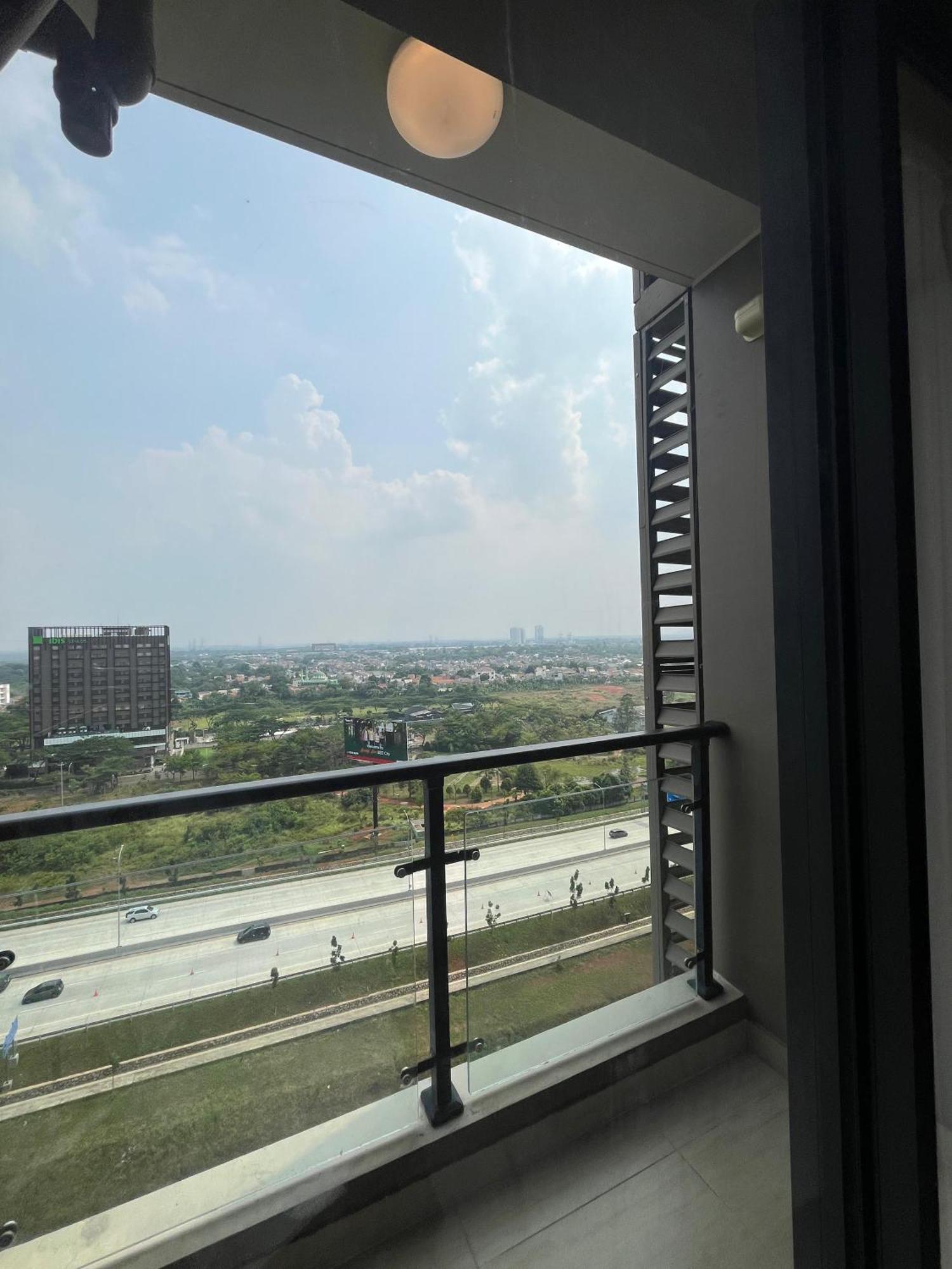 Stay N Cozy Apartemen Sky House Bsd By Sm Room Samporo Dış mekan fotoğraf